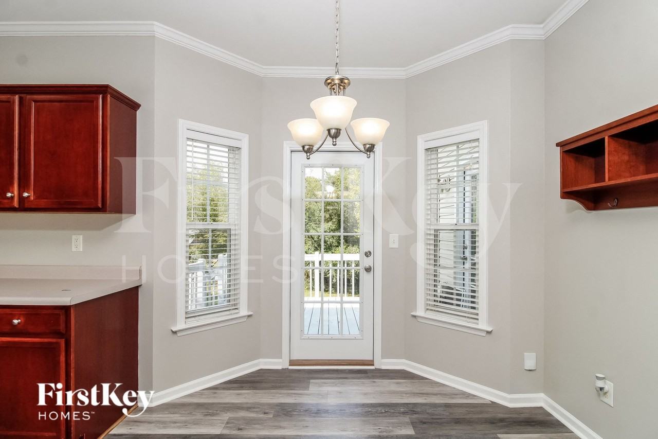 6590 Lake Dale Way - Photo 5 of 15
