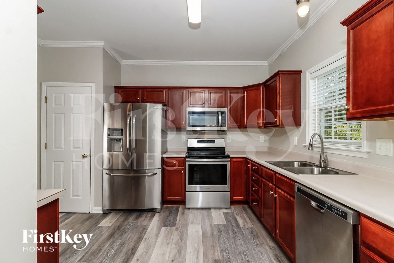 6590 Lake Dale Way - Photo 6 of 15