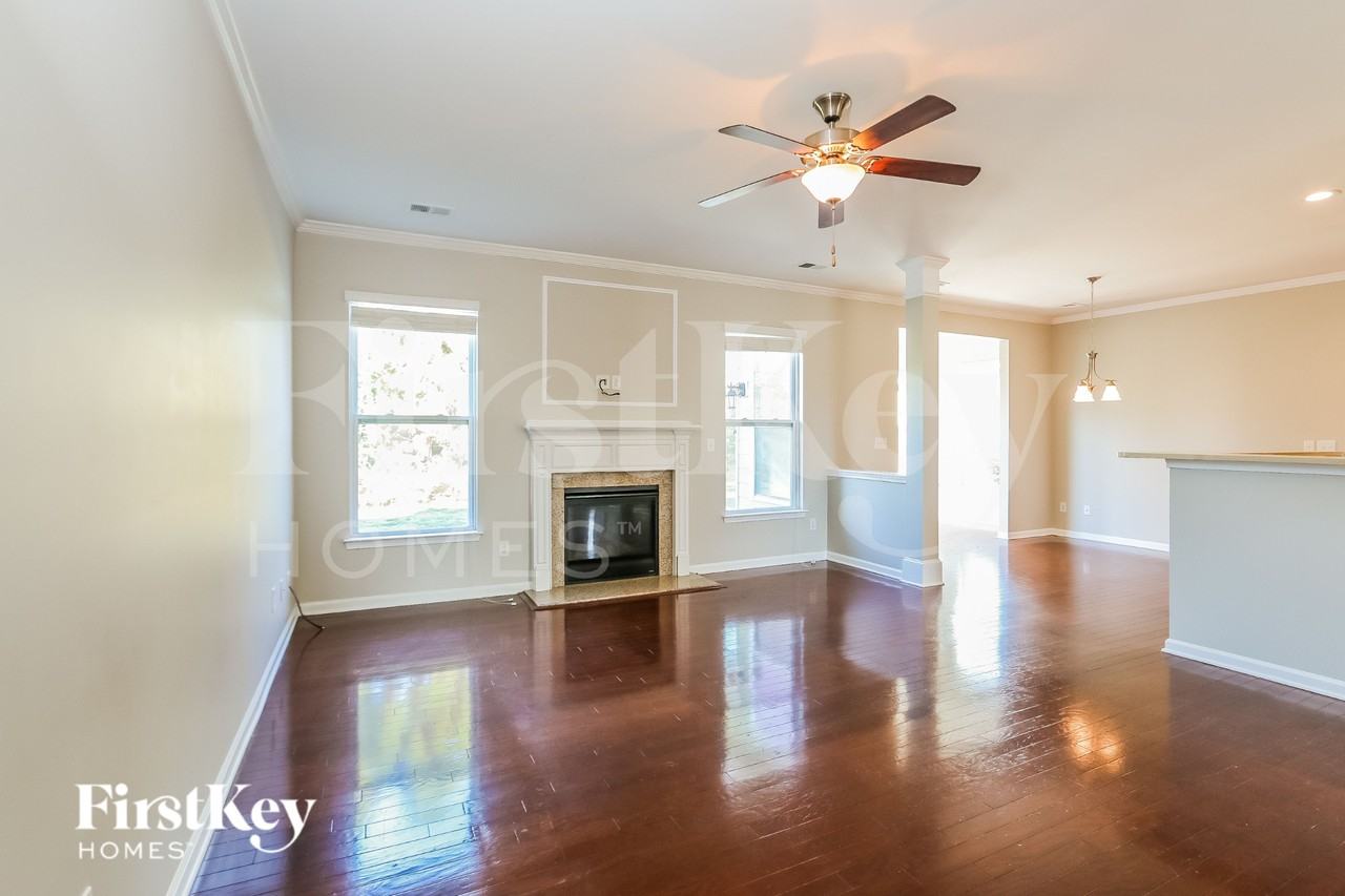 1023 Potomac Rd - Photo 2 of 15