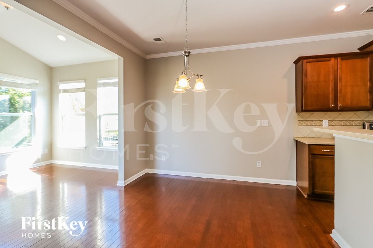 1023 Potomac Rd - Photo 4 of 15