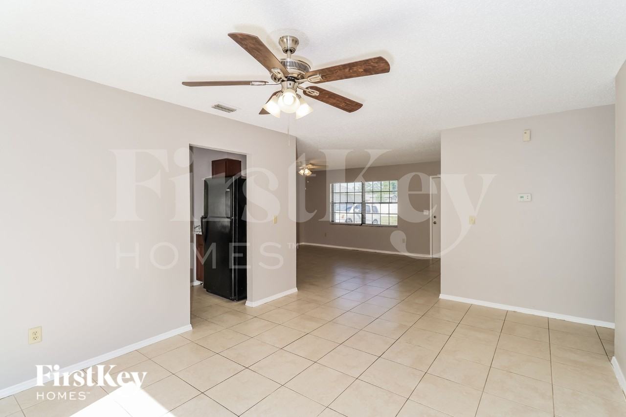 814 Yacolt Rd Se - Photo 5 of 16
