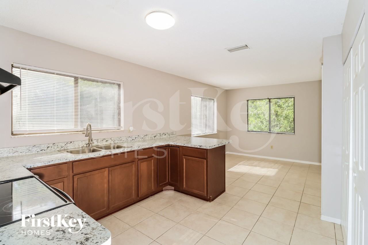 814 Yacolt Rd Se - Photo 6 of 16