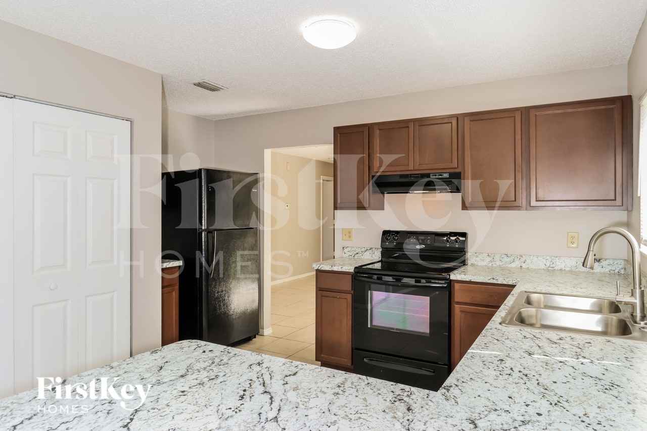 814 Yacolt Rd Se - Photo 7 of 16