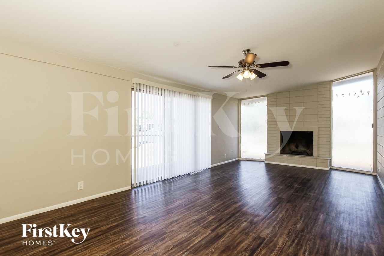 8830 N 37th Ave - Photo 2 of 15