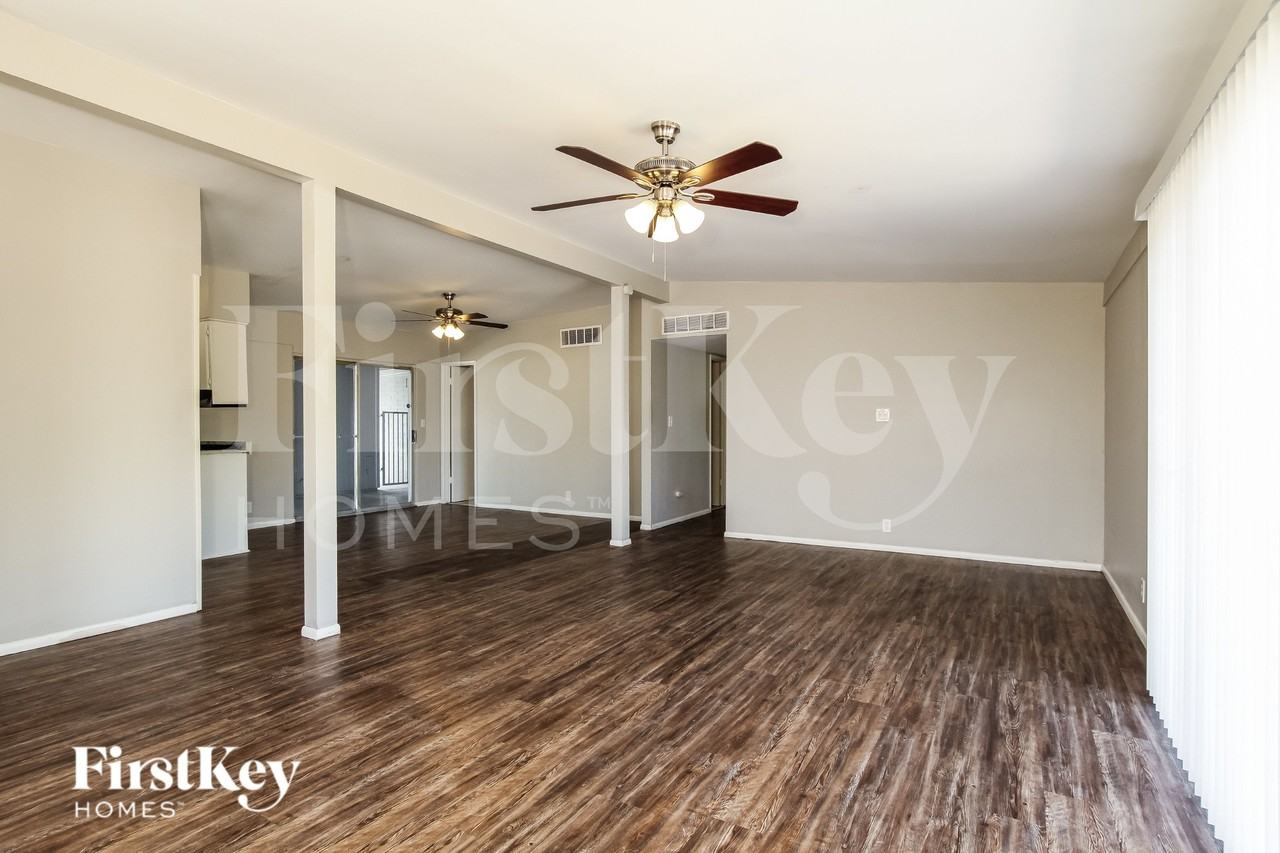 8830 N 37th Ave - Photo 3 of 15