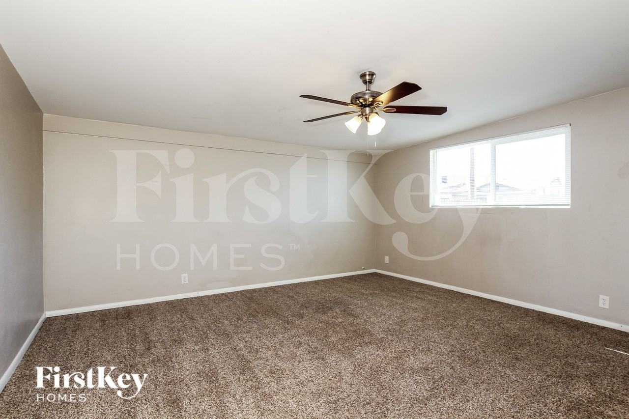 8830 N 37th Ave - Photo 6 of 15