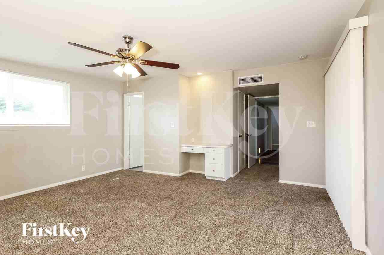 8830 N 37th Ave - Photo 7 of 15
