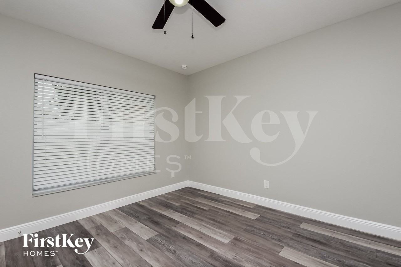 347 Ironwood Dr - Photo 3 of 15