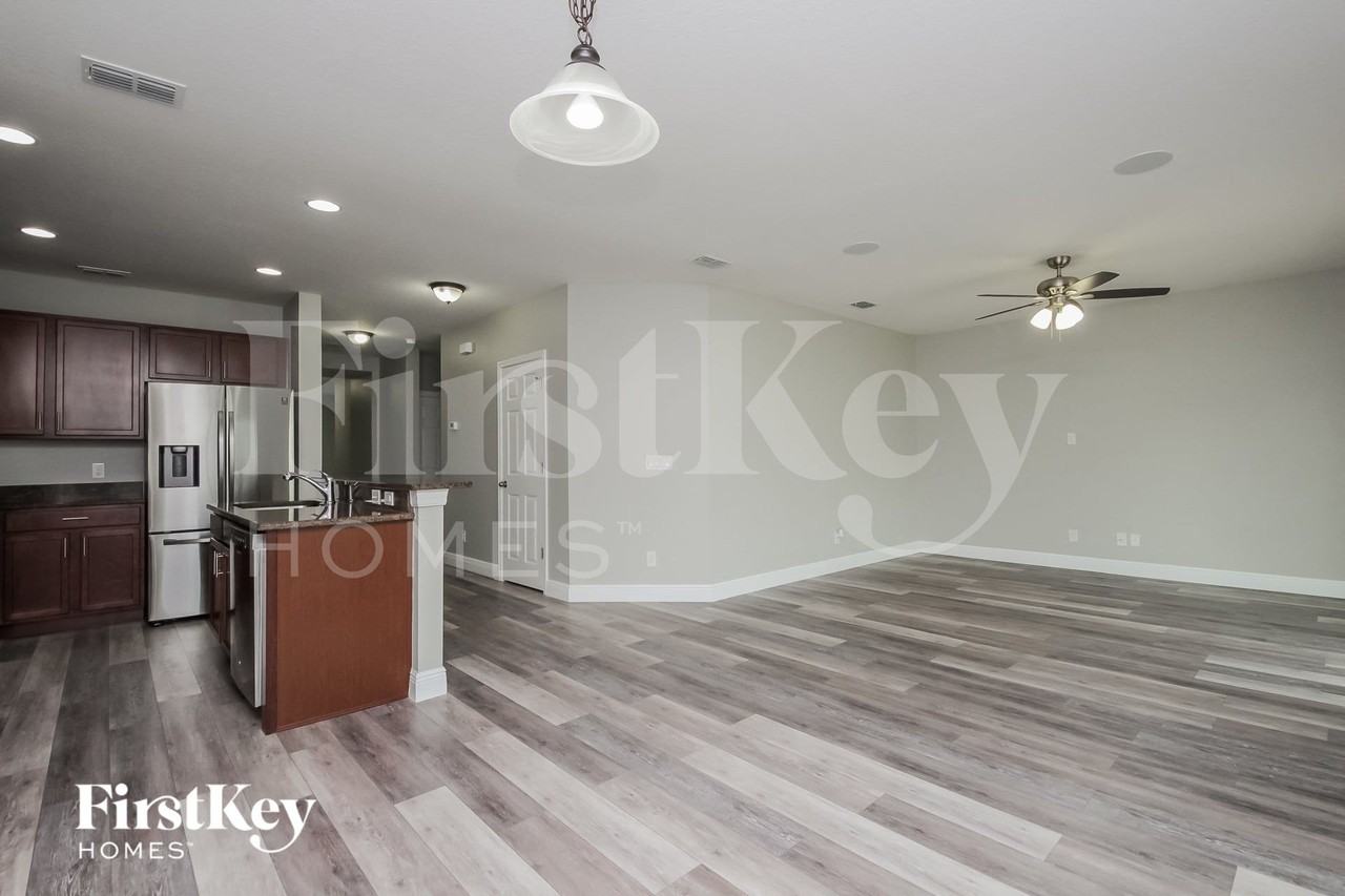 347 Ironwood Dr - Photo 5 of 15