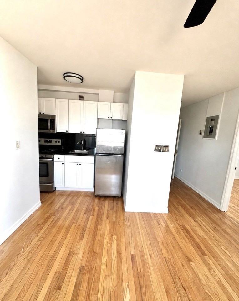 890 W Beech St #1D - Photo 4 of 8