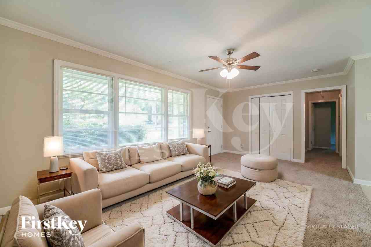 1098 Holly Cir - Photo 4 of 19