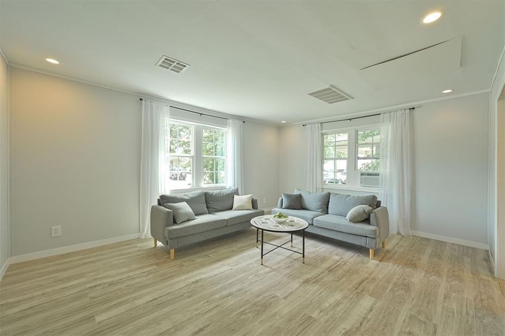 3609 Nw 13th St - Photo 3 of 30