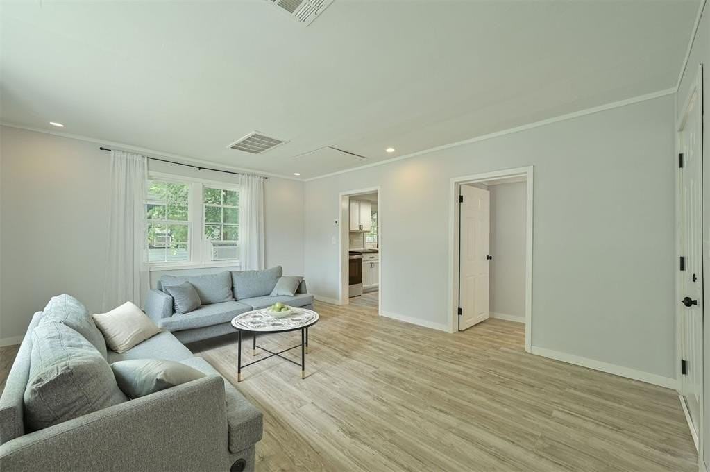 3609 Nw 13th St - Photo 4 of 30