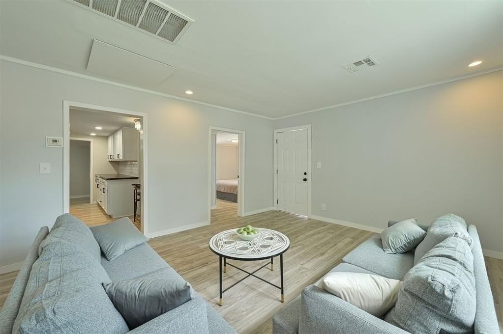 3609 Nw 13th St - Photo 5 of 30