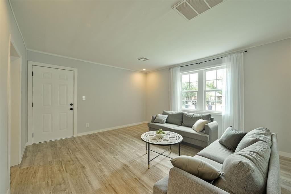 3609 Nw 13th St - Photo 6 of 30