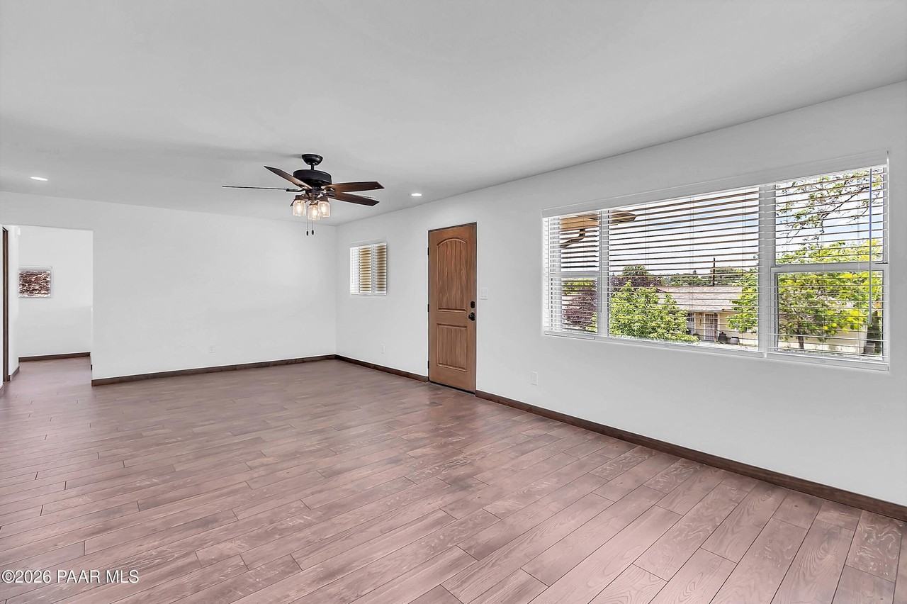 821 Prescott Heights Dr - Photo 6 of 25