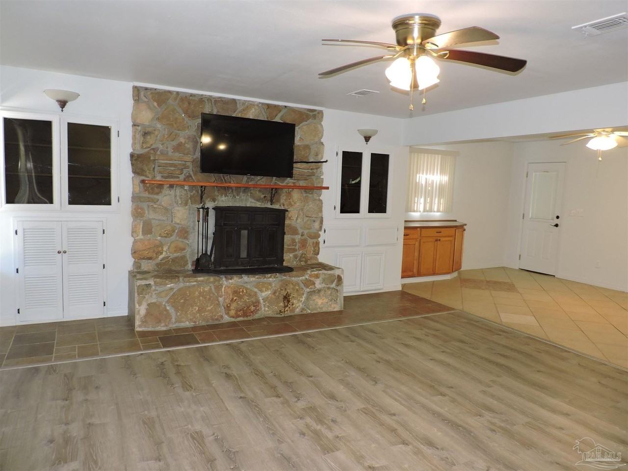 1070 Sagebrush Trl - Photo 3 of 21