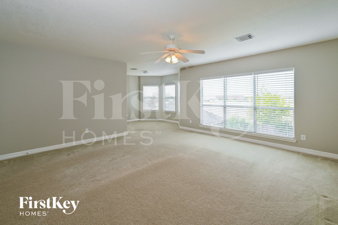 17714 Meadow Crossing Ln - Photo 2 of 18