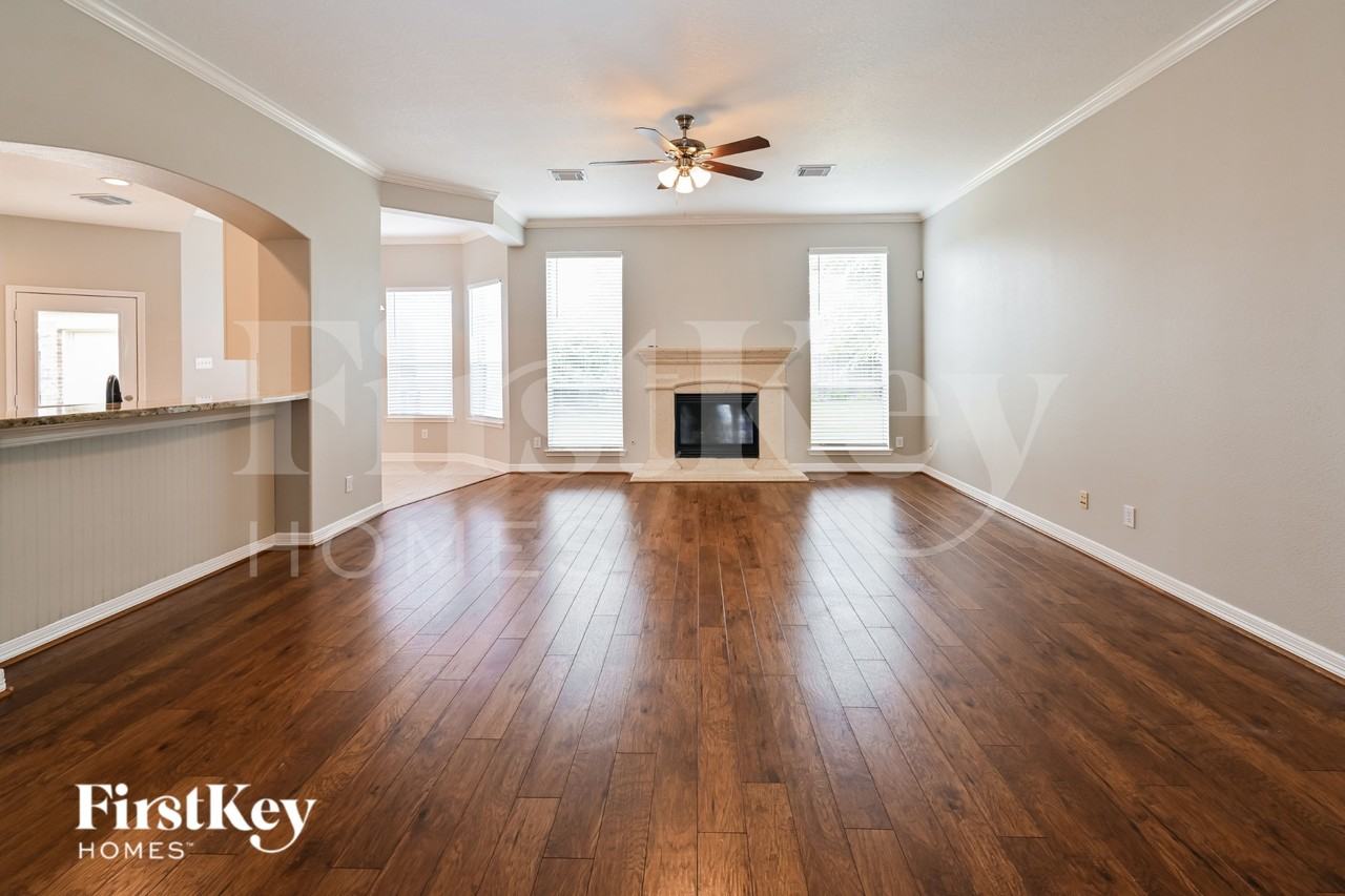 17714 Meadow Crossing Ln - Photo 3 of 18