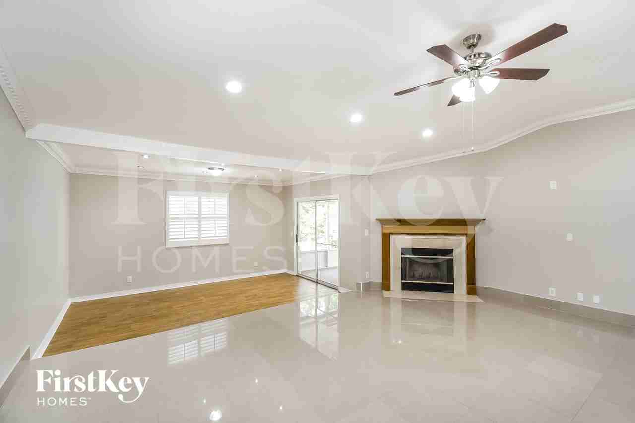 12665 Ashglen Dr N - Photo 3 of 16
