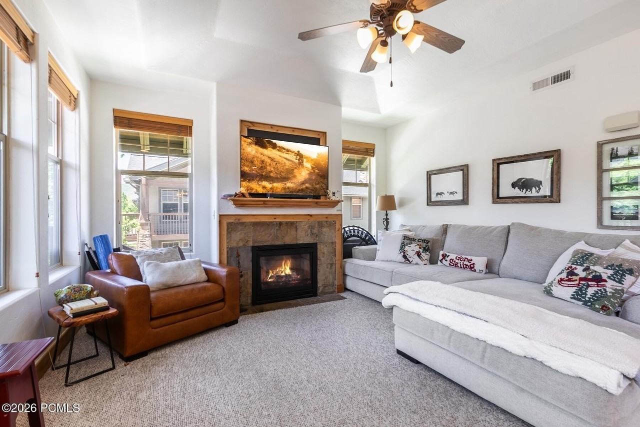 1653 Fox Hollow Ln #E - Photo 3 of 29