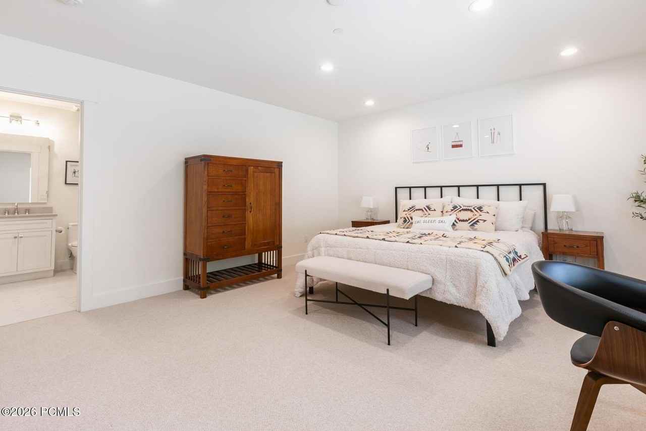 5310 N Lauralwood St - Photo 7 of 46