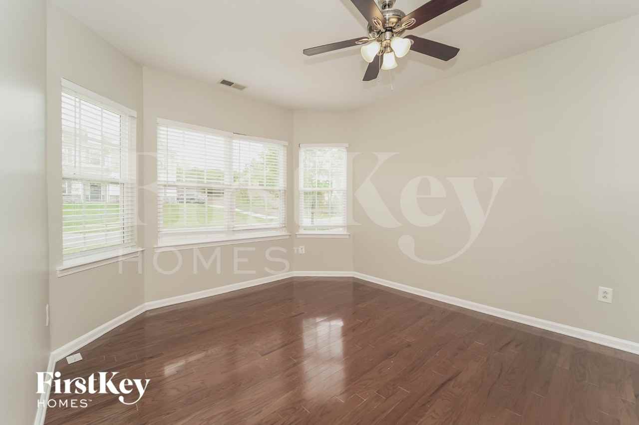 12204 Palomar Dr - Photo 5 of 15