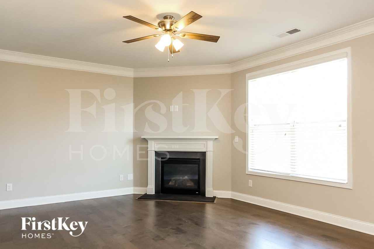 3940 Lake Breeze Dr - Photo 2 of 15