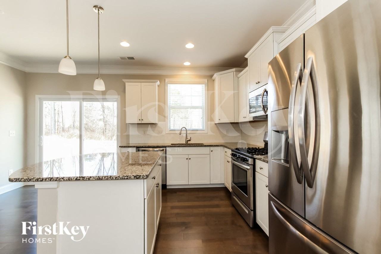3940 Lake Breeze Dr - Photo 6 of 15