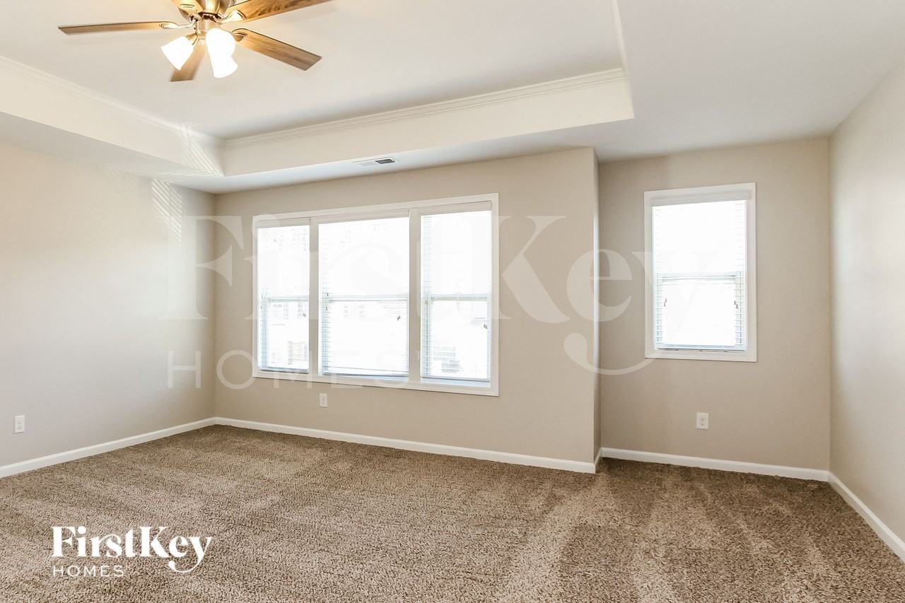 3940 Lake Breeze Dr - Photo 7 of 15