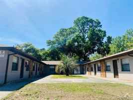 featured image of 952 Ne 8th Ave