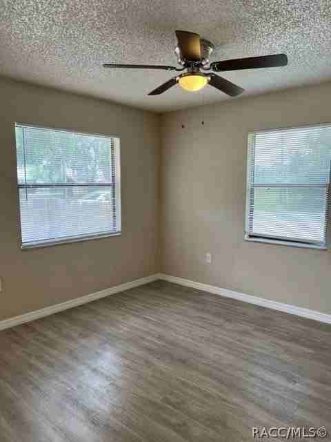 952 Ne 8th Ave - Photo 2 of 17