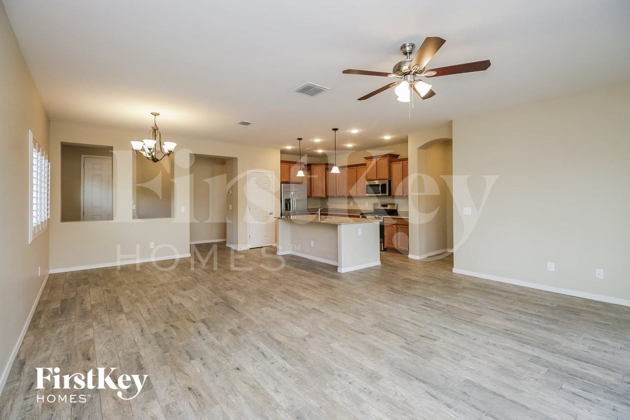 376 W Flame Tree Ave - Photo 2 of 15