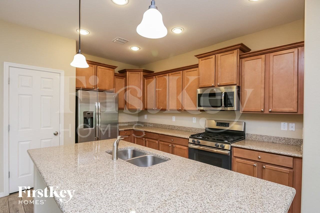376 W Flame Tree Ave - Photo 6 of 15