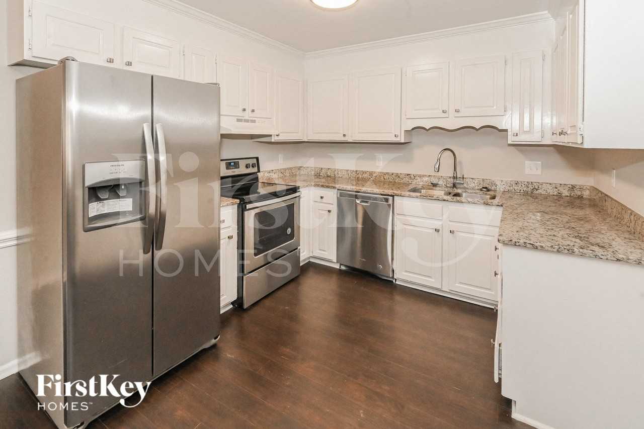 6831 Van De Rohe Dr - Photo 4 of 13