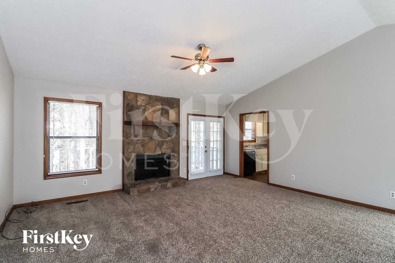 213 Park Ave - Photo 3 of 15