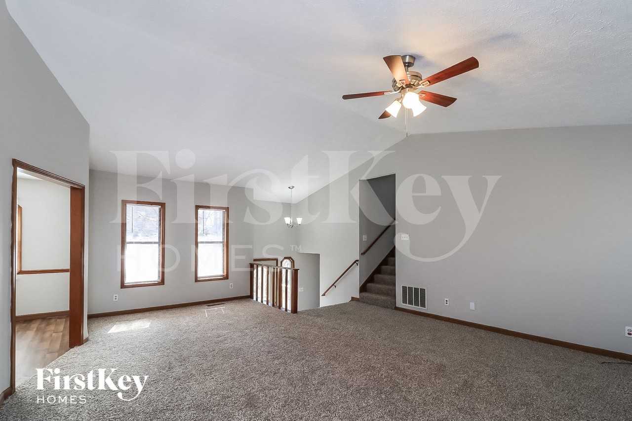 213 Park Ave - Photo 4 of 15