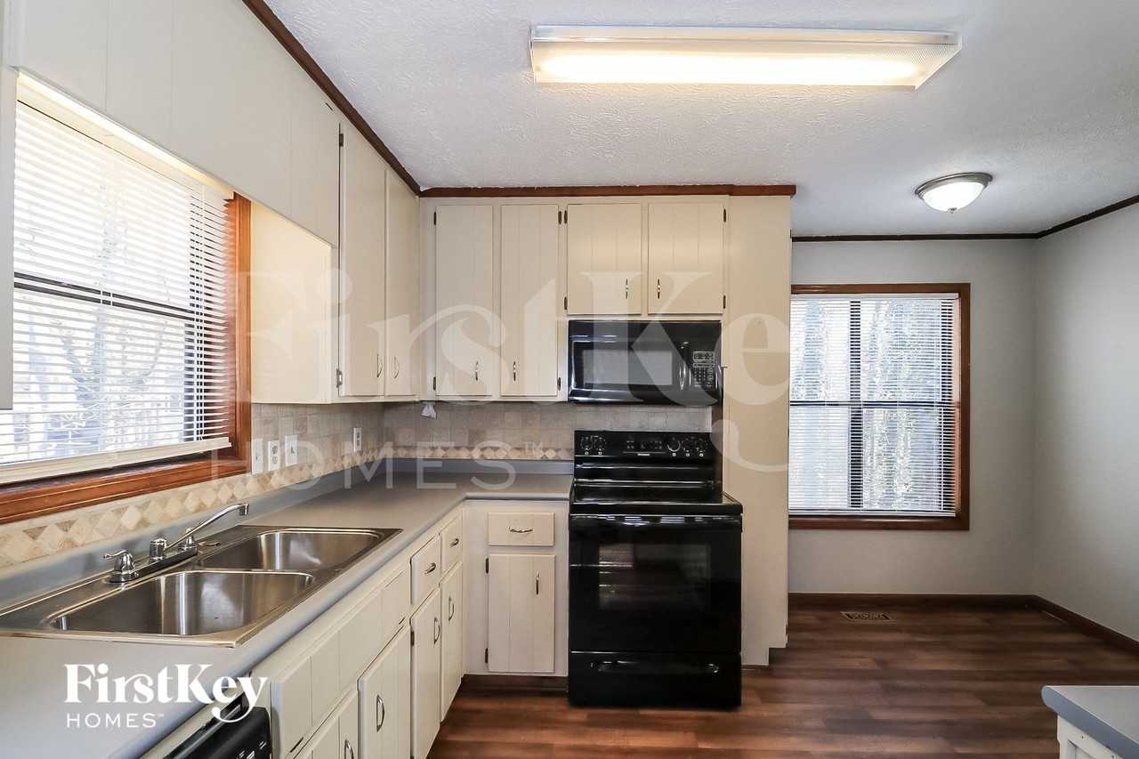 213 Park Ave - Photo 6 of 15
