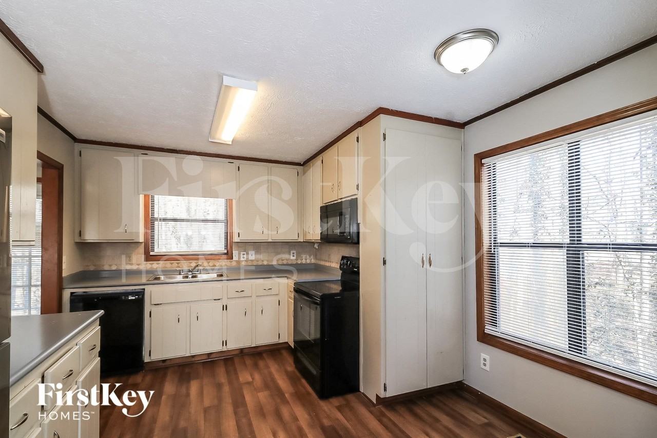 213 Park Ave - Photo 7 of 15