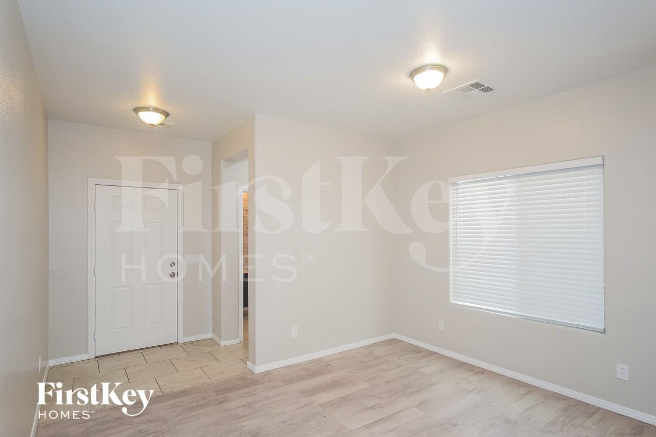 6710 Crystal Run Ln - Photo 2 of 15