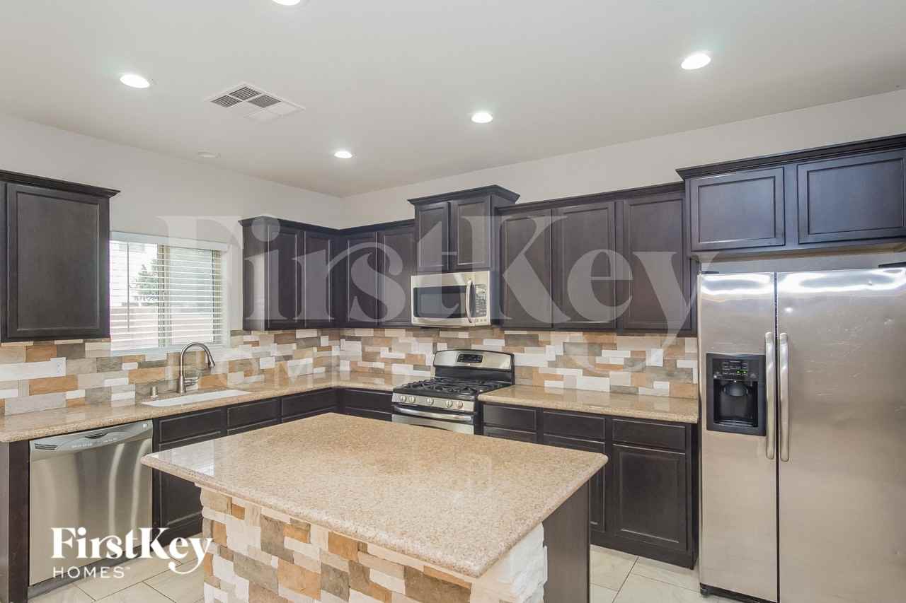 6710 Crystal Run Ln - Photo 4 of 15