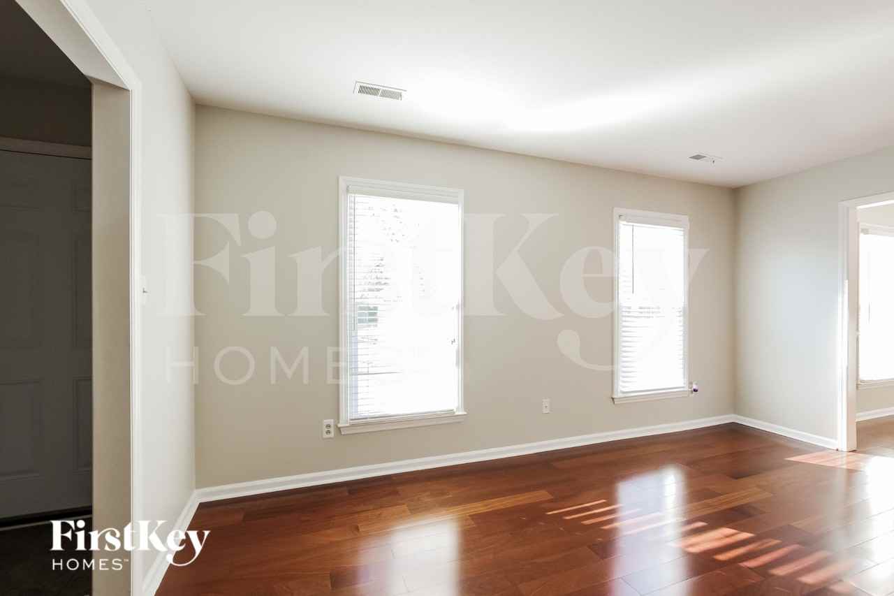 11701 Charnwood Ct - Photo 5 of 18