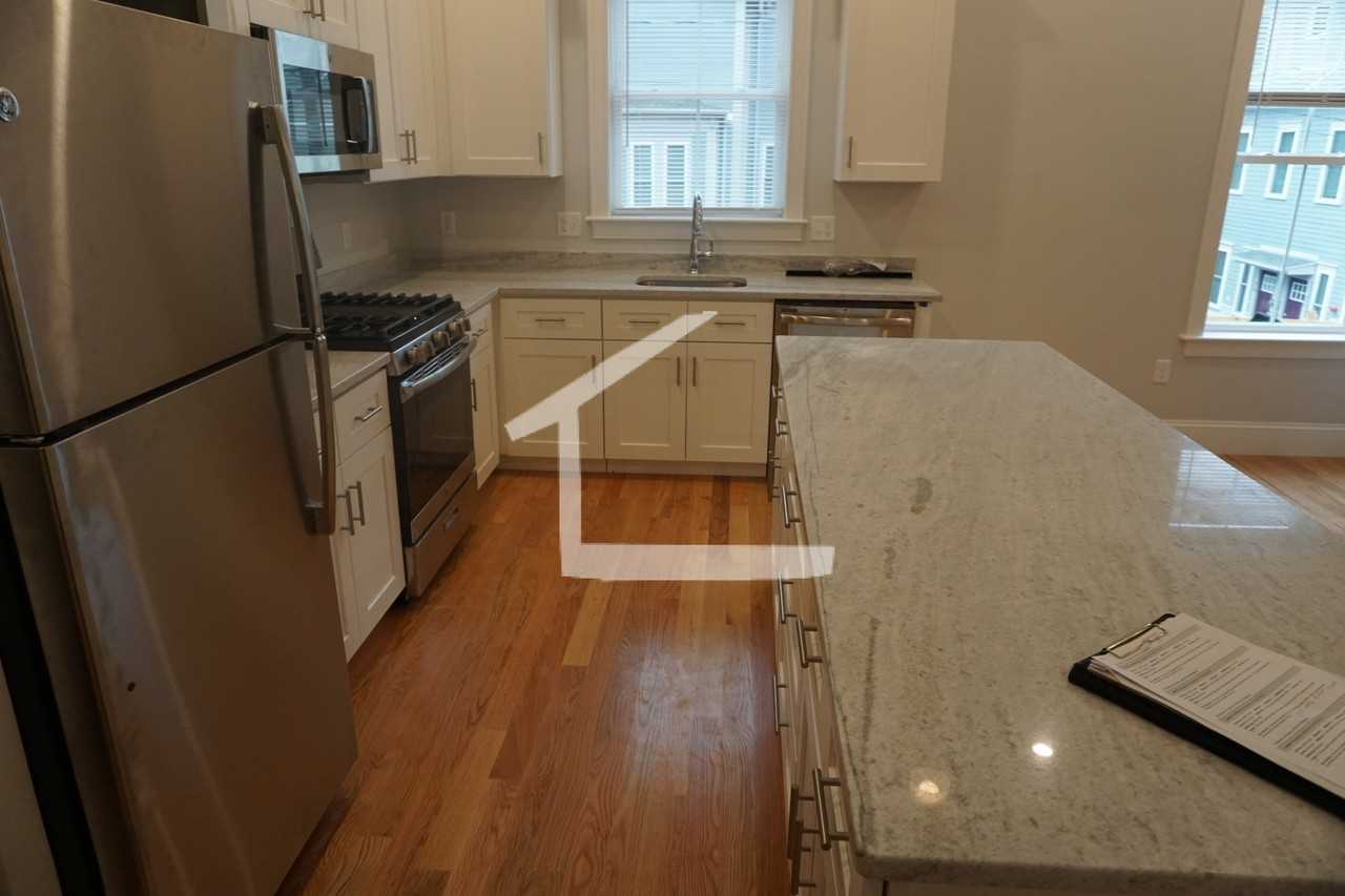 Murdock & Sparhawk St #4 - Photo 2 of 11