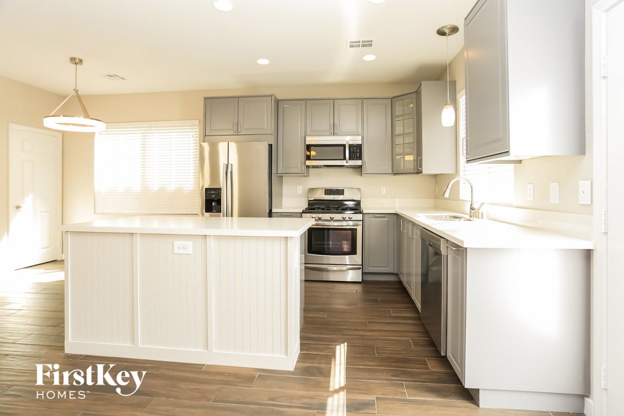 6415 Hamilton Grove Ave - Photo 3 of 13