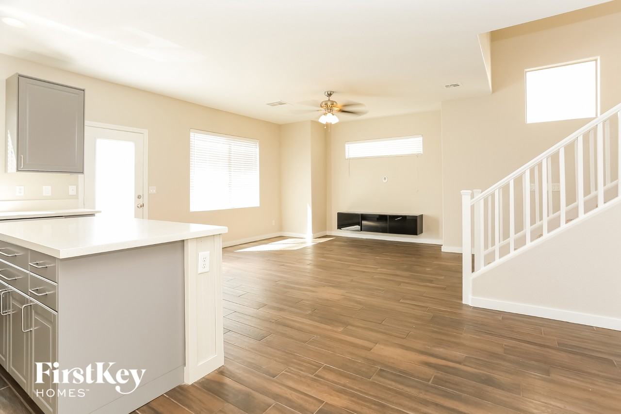 6415 Hamilton Grove Ave - Photo 4 of 13