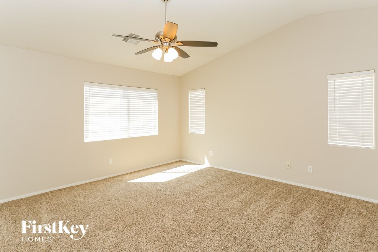 6415 Hamilton Grove Ave - Photo 5 of 13