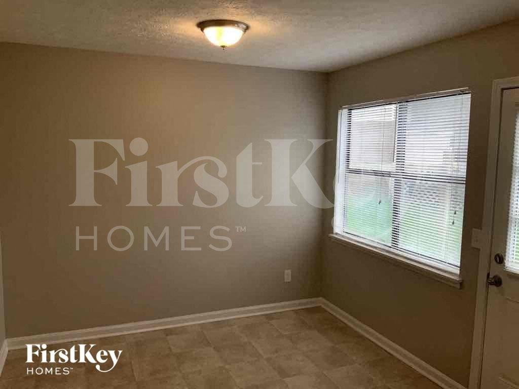 990 Green Valley Dr Nw - Photo 2 of 10