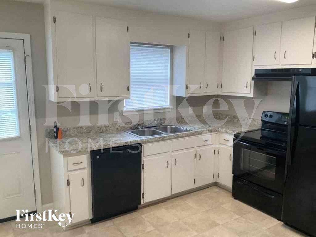 990 Green Valley Dr Nw - Photo 3 of 10
