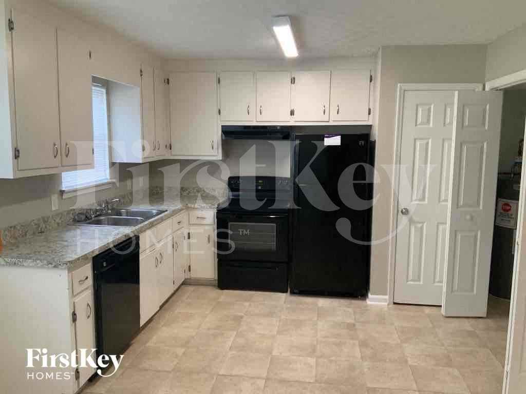 990 Green Valley Dr Nw - Photo 4 of 10