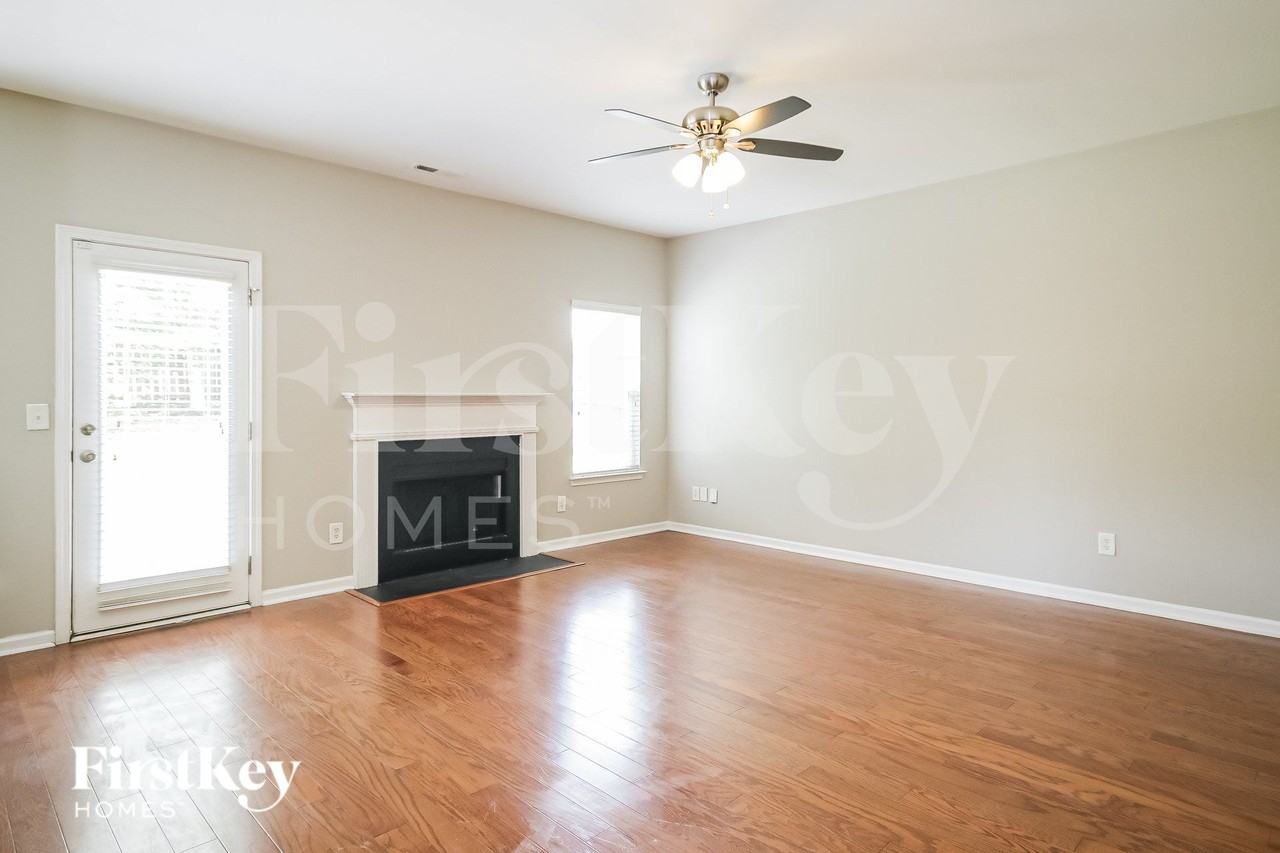 9613 Rothman Ln - Photo 2 of 15